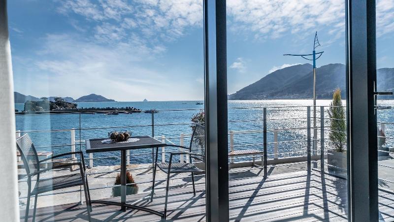 Namhae Lounge 32 Resort A image