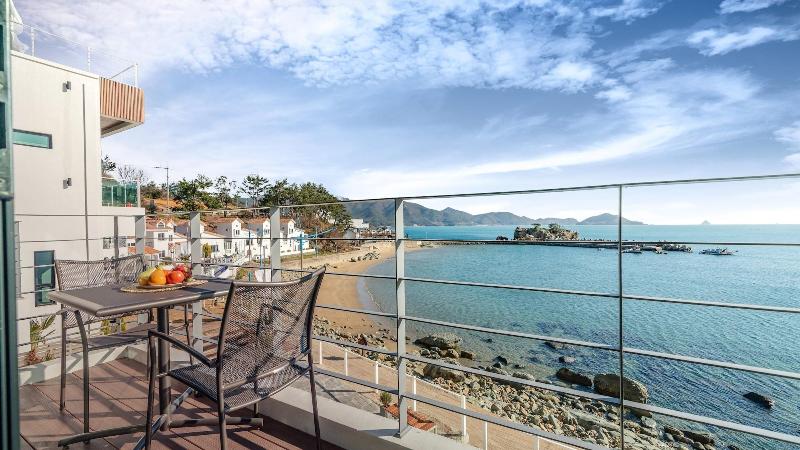 Namhae Lounge 32 Resort A image