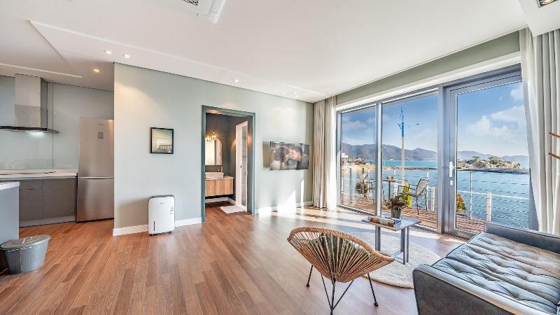 Namhae Lounge 32 Resort A image