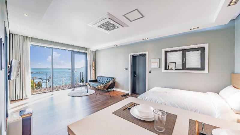 Namhae Lounge 32 Resort A image