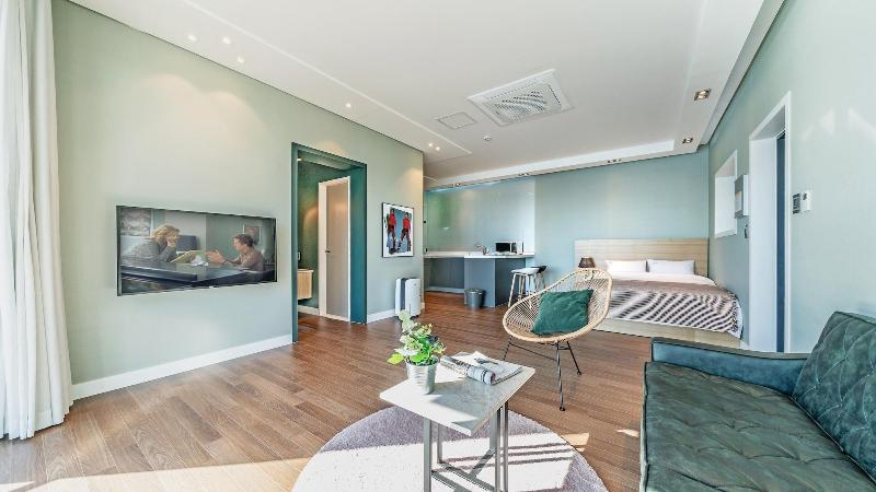 Namhae Lounge 32 Resort A image