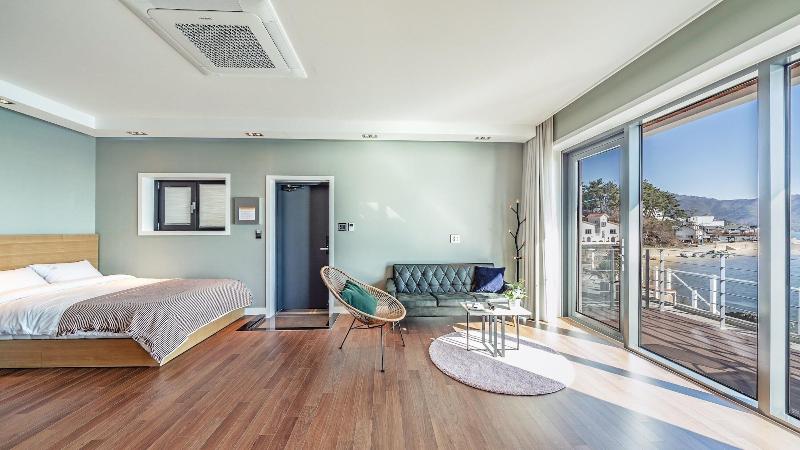 Namhae Lounge 32 Resort C image