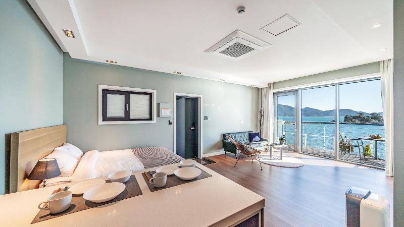 Namhae Lounge 32 Resort C image