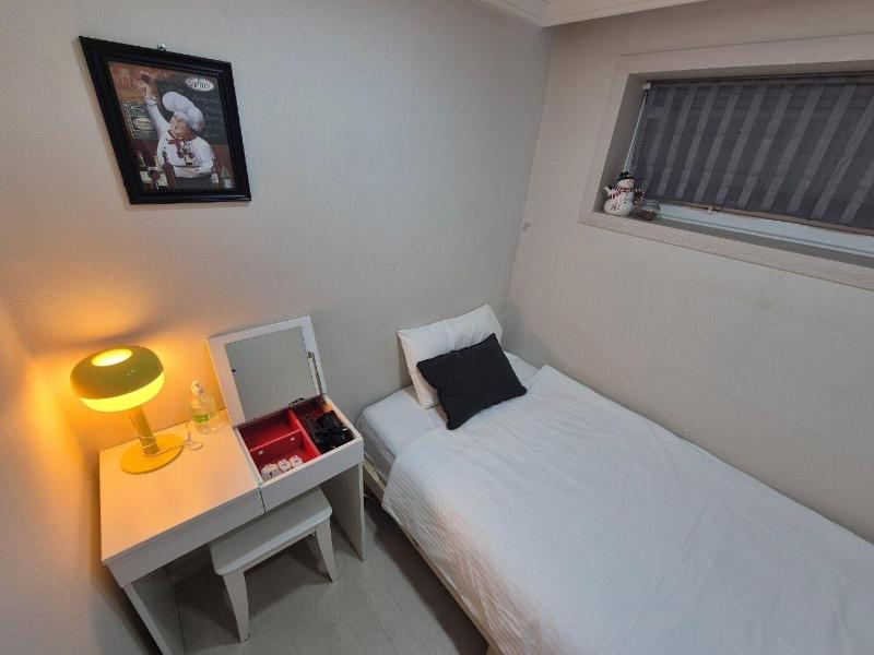 Riverside Guest House image