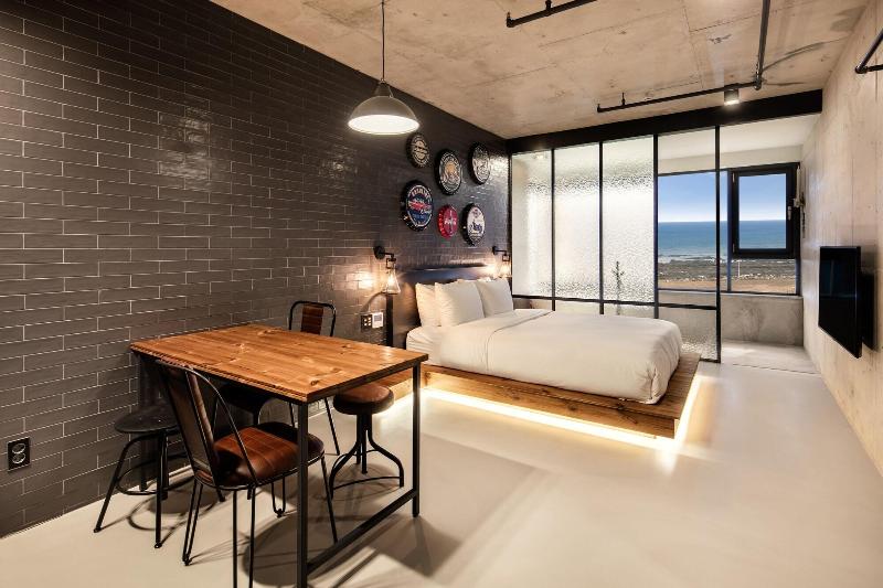 Snob Boutique Hotel Jeju image