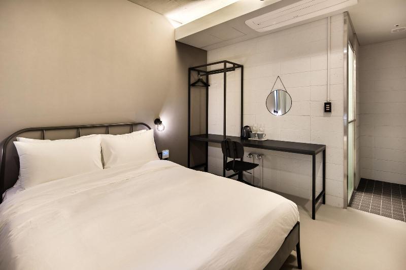 Snob Boutique Hotel Jeju image