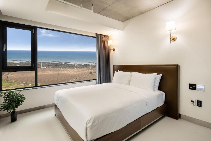 Snob Boutique Hotel Jeju image