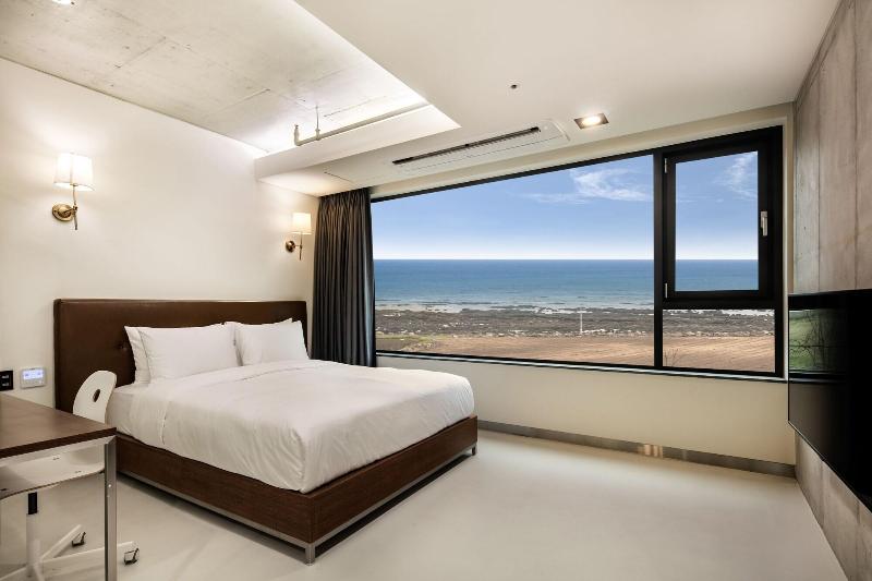Snob Boutique Hotel Jeju image