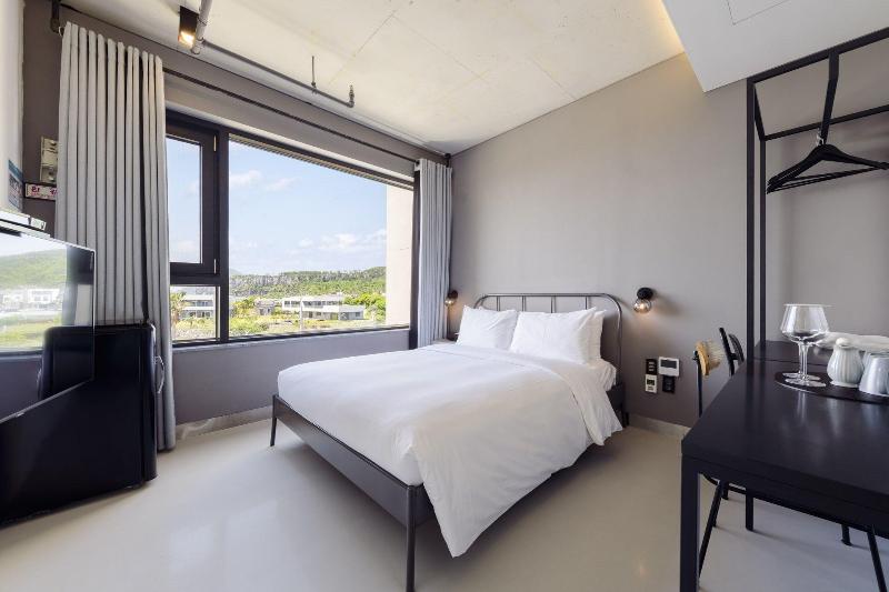 Snob Boutique Hotel Jeju image