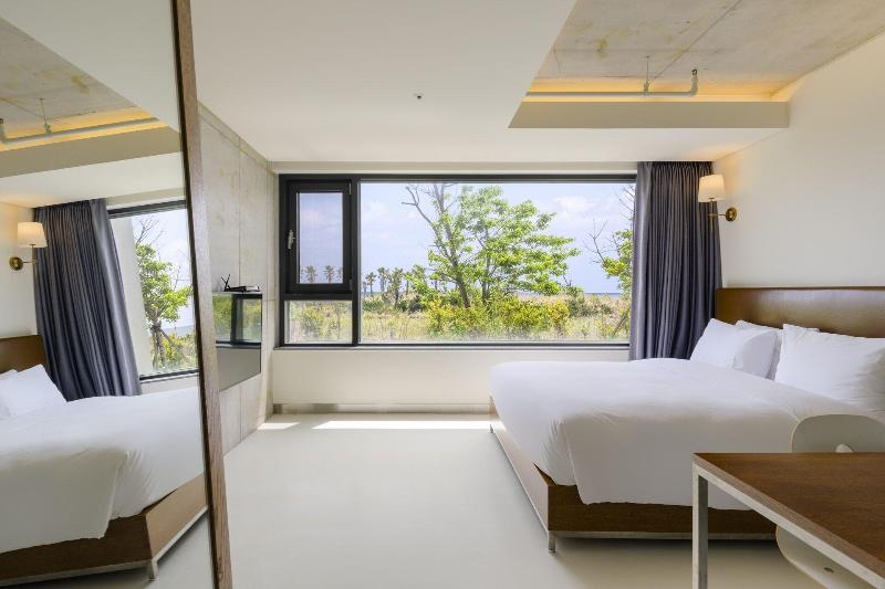 Snob Boutique Hotel Jeju image