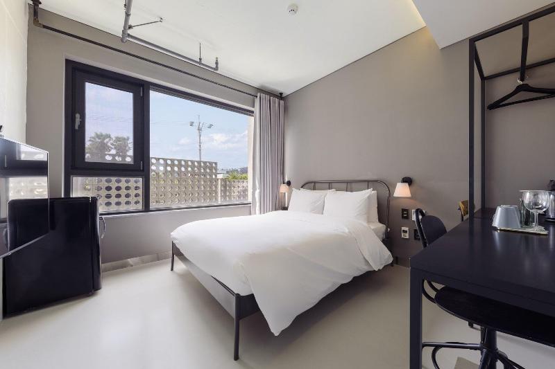 Snob Boutique Hotel Jeju image