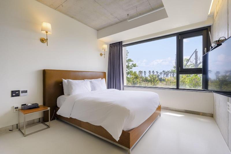 Snob Boutique Hotel Jeju image