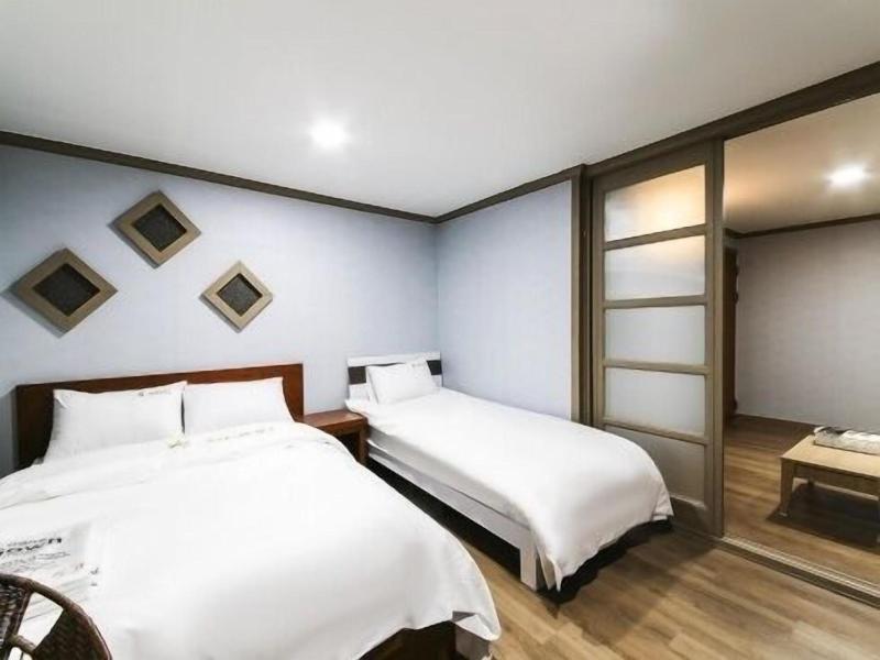 Happy Q Motel image