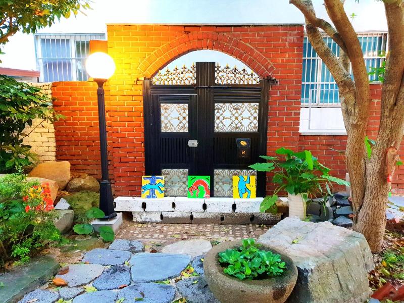 Gallery Family Hotel image