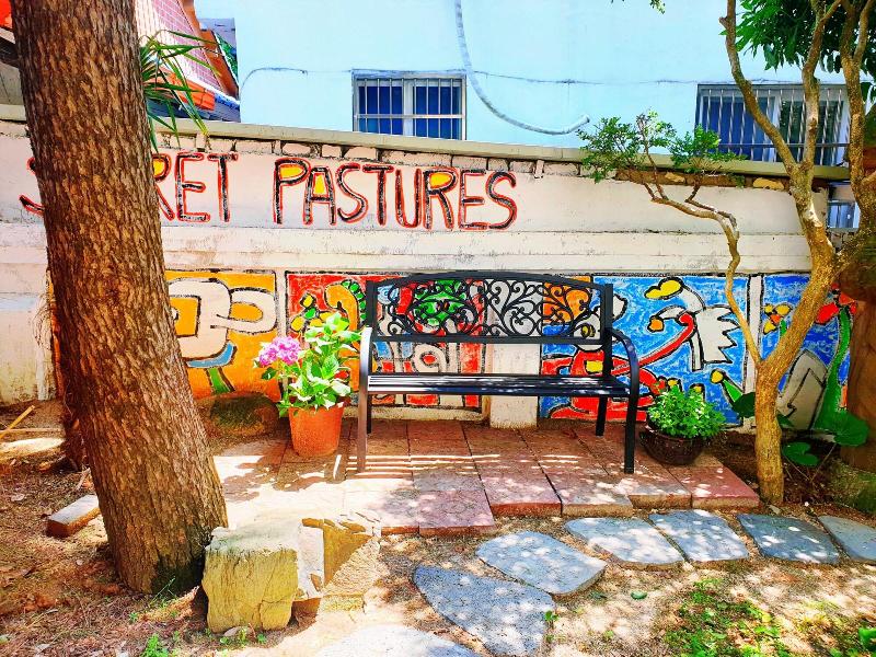 Gallery Family Hotel image
