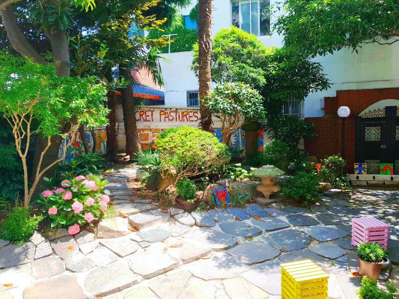 Gallery Family Hotel image