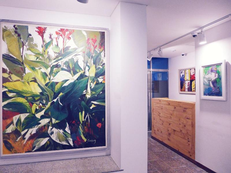 Gallery Family Hotel image