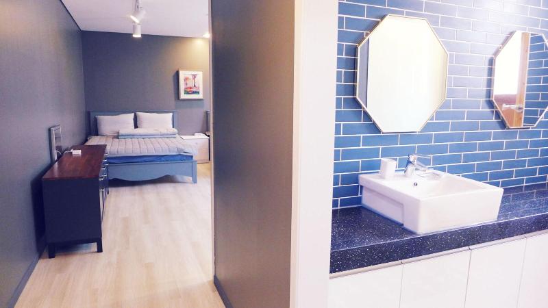 Gallery Family Hotel image
