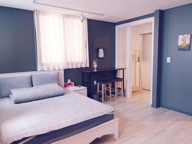 Gallery Family Hotel image