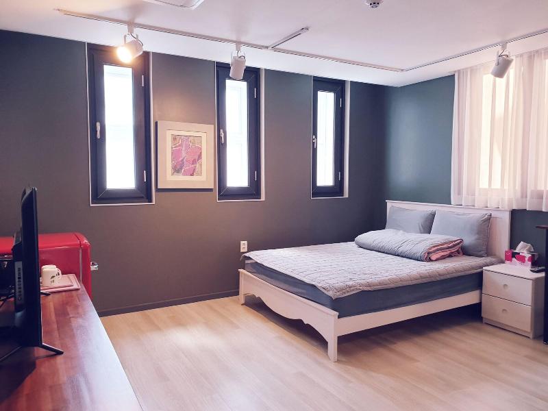 Gallery Family Hotel image