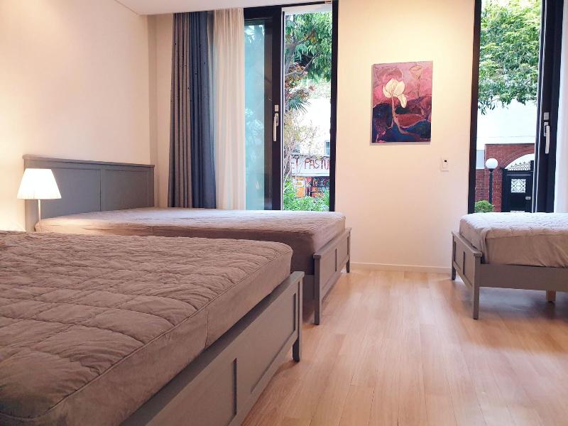 Gallery Family Hotel image