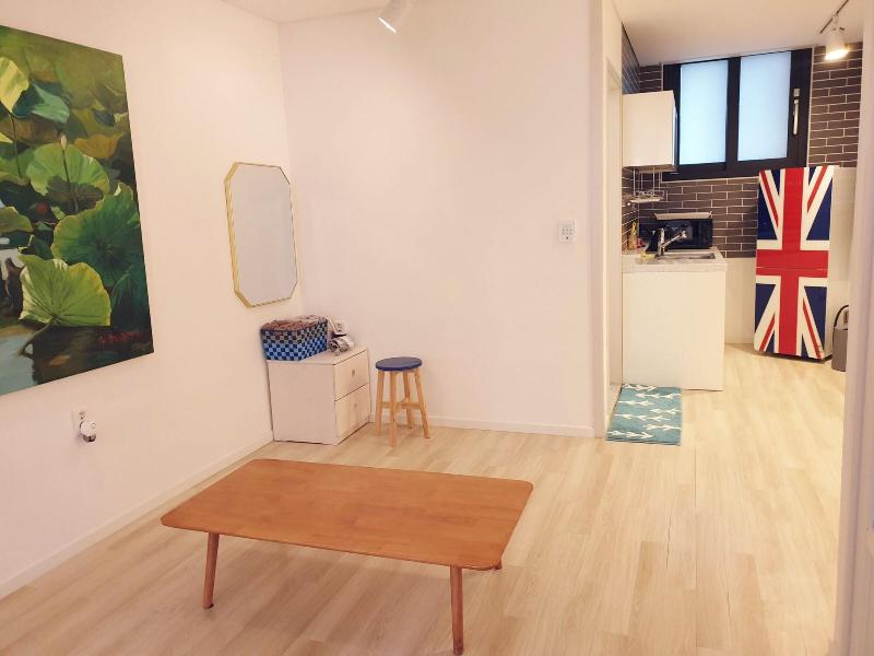 Gallery Family Hotel image