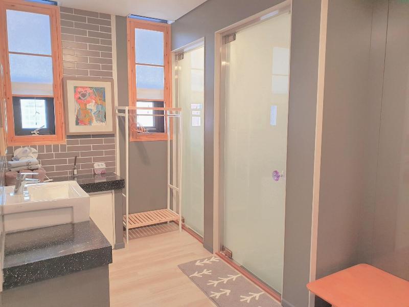 Gallery Family Hotel image