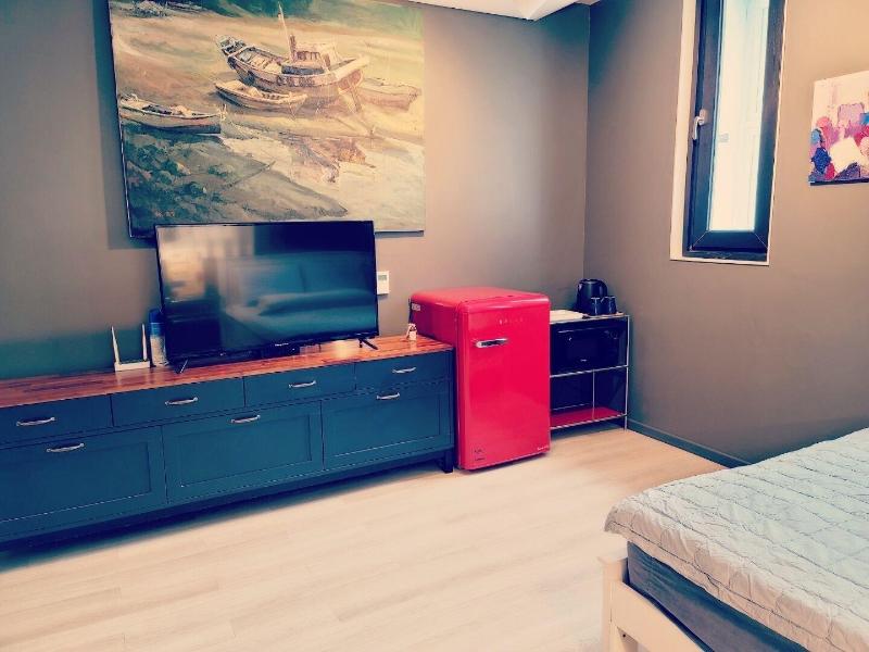 Gallery Family Hotel image
