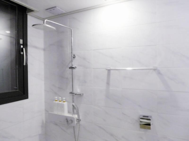 Gallery Family Hotel image