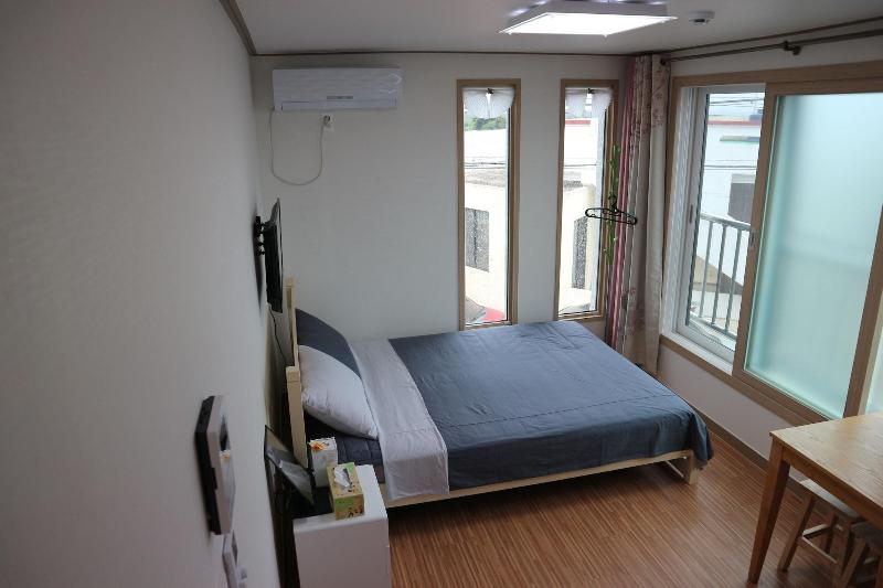 Blue Island Guesthouse - Hostel image
