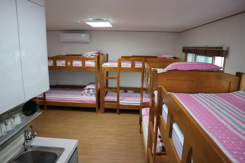Blue Island Guesthouse - Hostel image