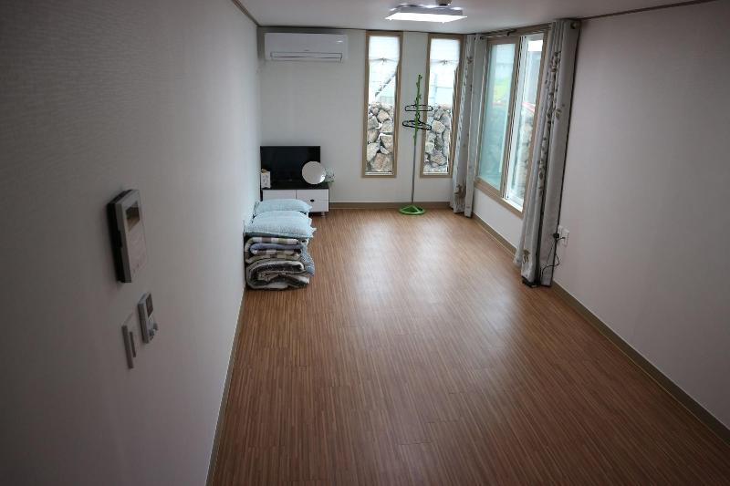 Blue Island Guesthouse - Hostel image