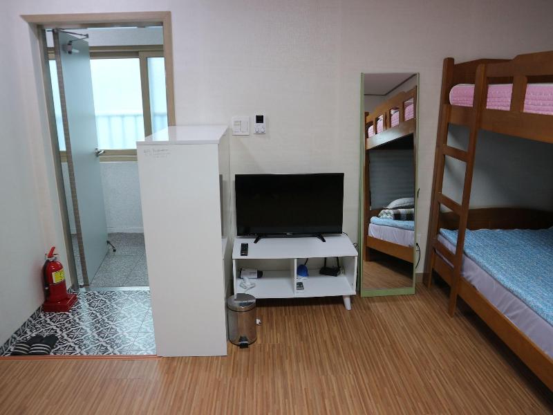 Blue Island Guesthouse - Hostel image