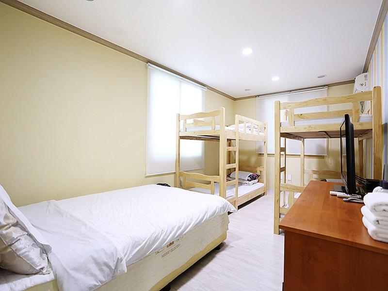 James Blue Guesthouse - Hostel image