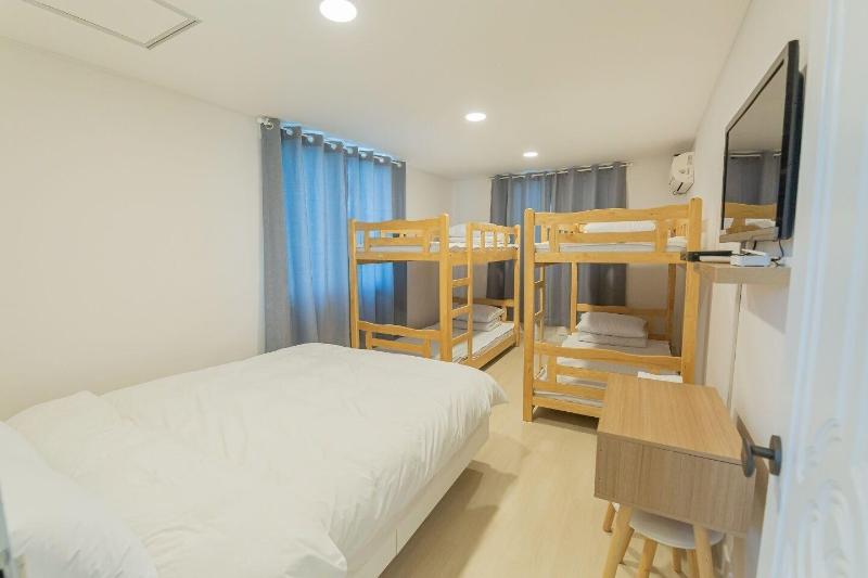 James Blue Guesthouse - Hostel image