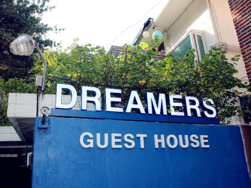 Dreamers Guesthouse - Hostel
