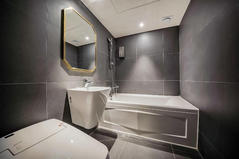 The Gray Hotel image