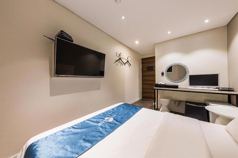Hotel The Blue Cheonho image