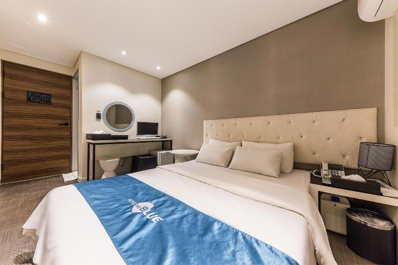 Hotel The Blue Cheonho image