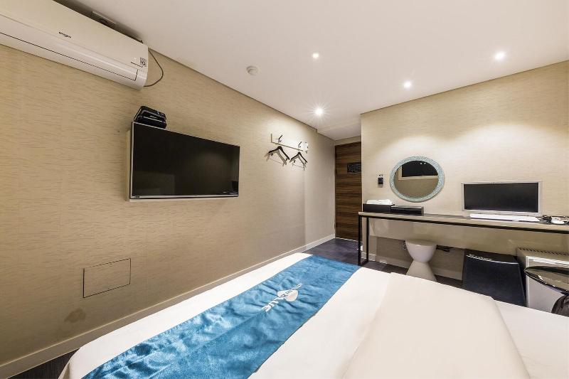 Hotel The Blue Cheonho image