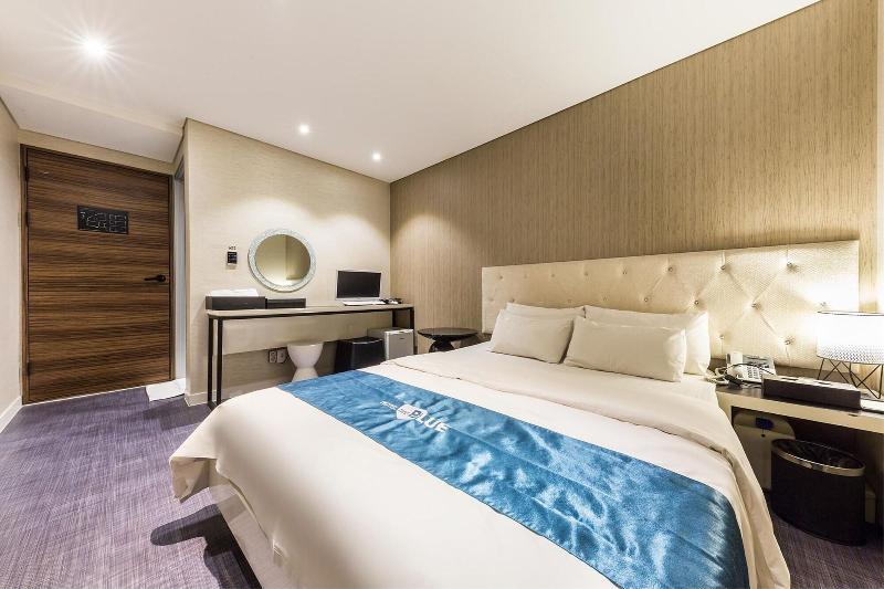 Hotel The Blue Cheonho image