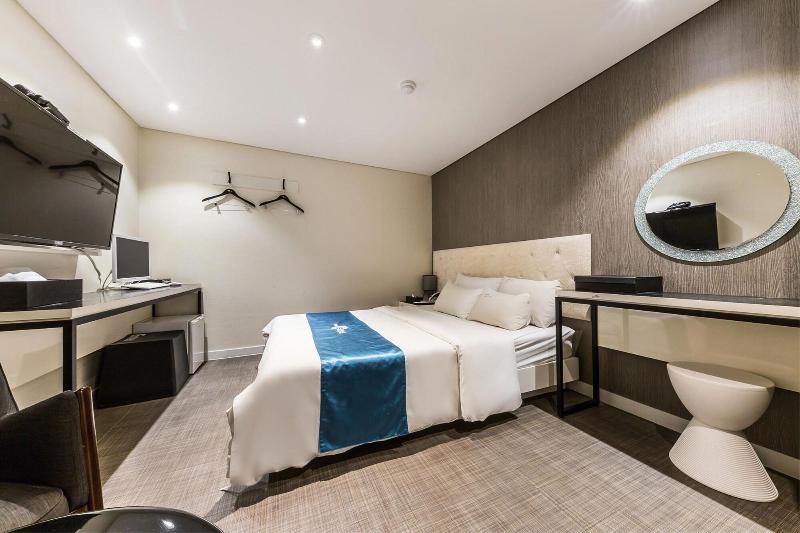 Hotel The Blue Cheonho image