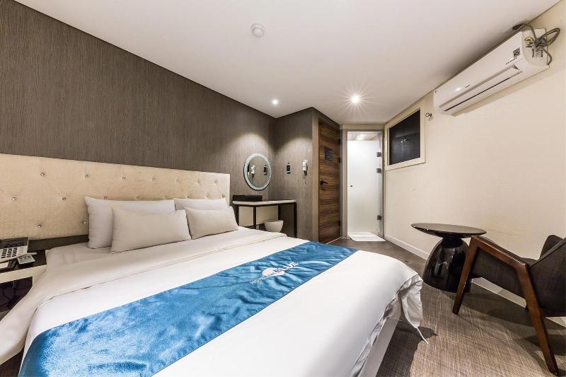 Hotel The Blue Cheonho image