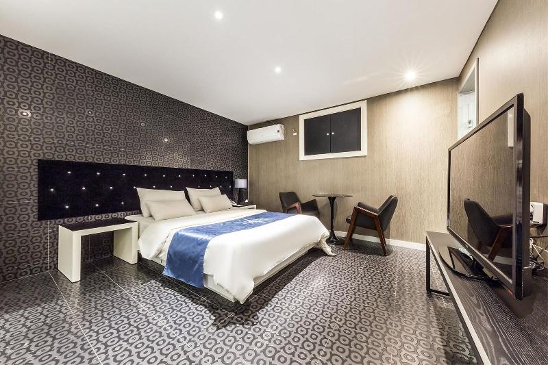 Hotel The Blue Cheonho image