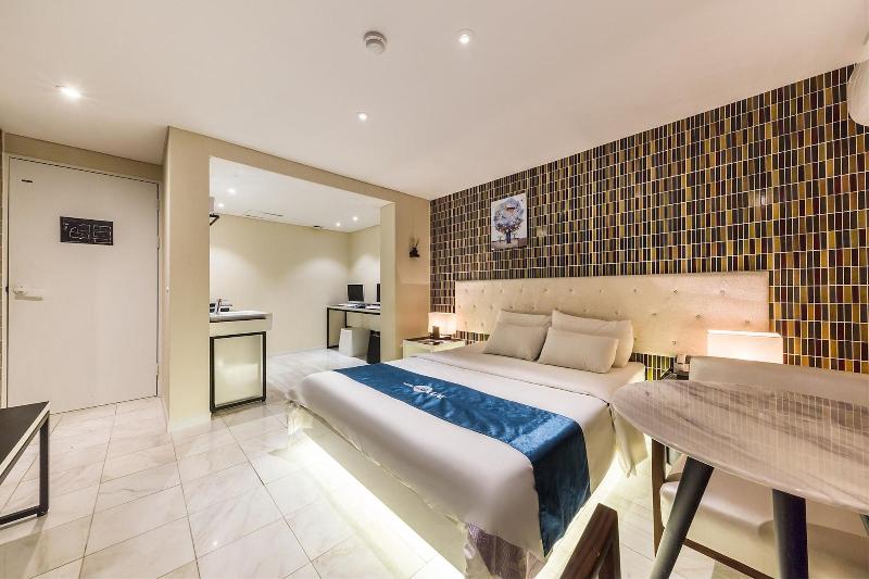 Hotel The Blue Cheonho image