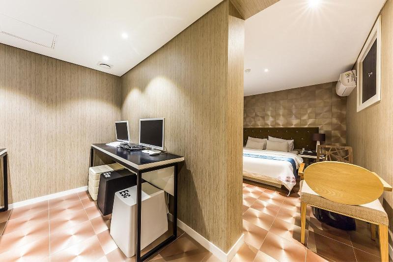 Hotel The Blue Cheonho image