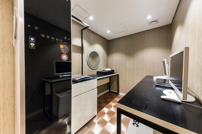 Hotel The Blue Cheonho image