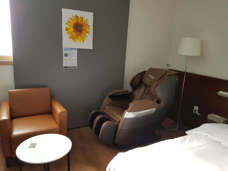 Golden River Hotel image