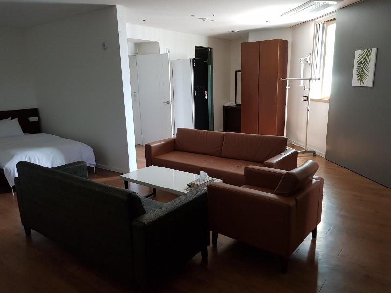 Golden River Hotel image