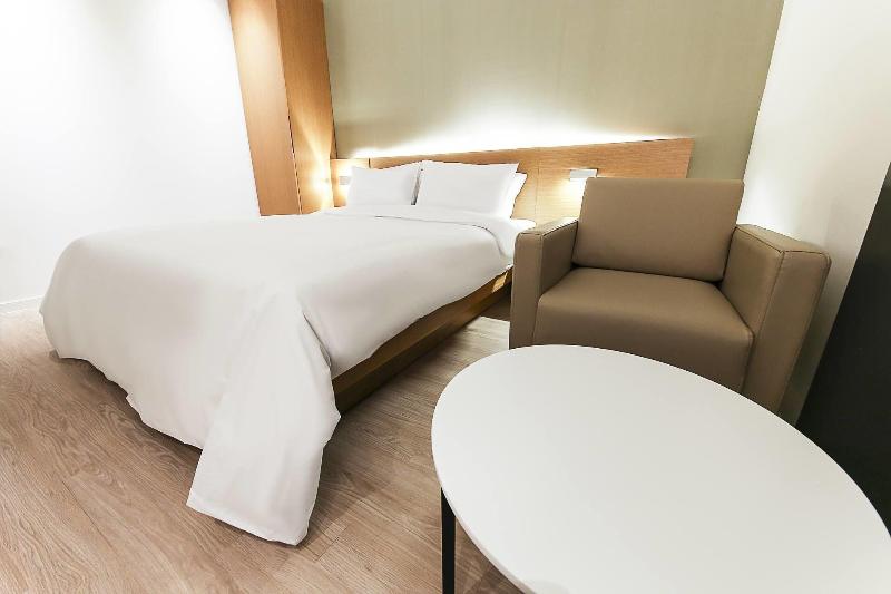Golden River Hotel image